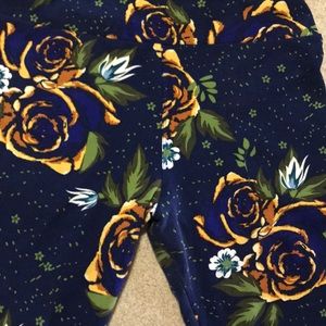 Lula roe Beauty and the beast TC leggings